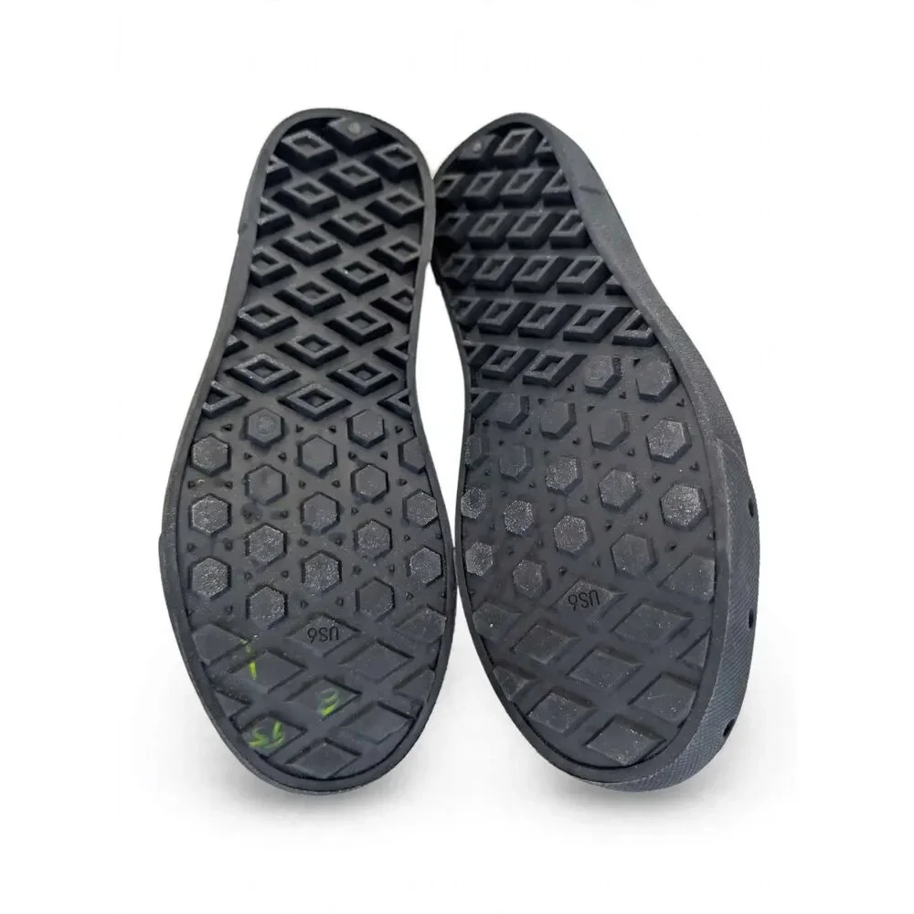 Vans Trek Slip-On TRK Mens 6 Black Rubber Perforated Water Shoe Used Flaw